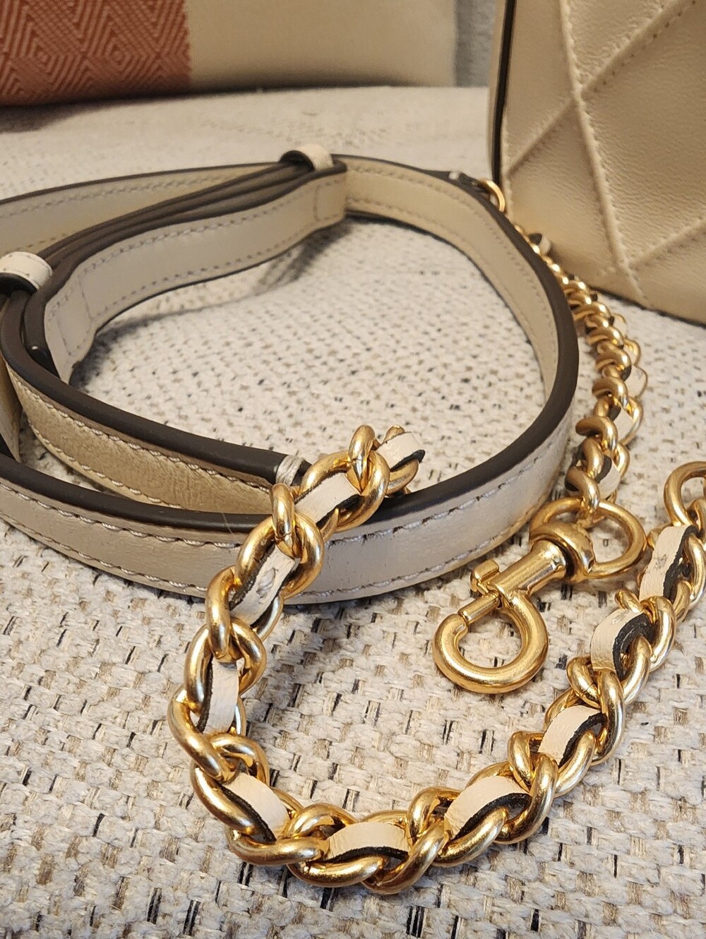 Tory Burch Cream Quilted Drawstring Bucket Bag - Gold Hardware - Picture 11 of 14